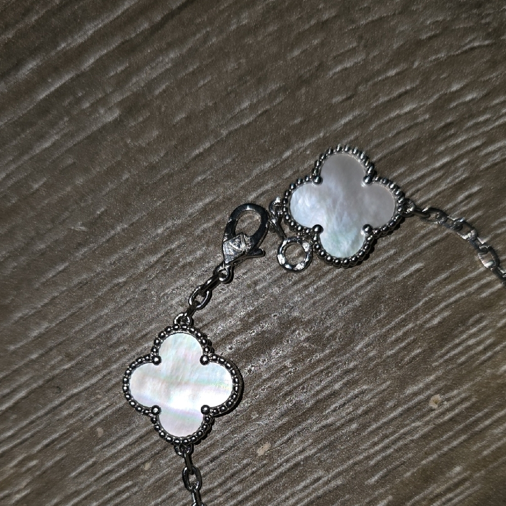 Elegant 925 Silver Flower Bracelet - Picture 4 of 4
